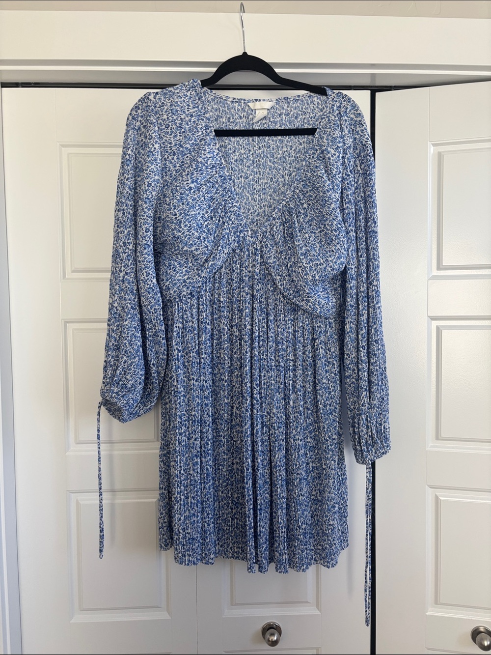 H&M Blue and White Floral Long-Sleeve Pleated Dress